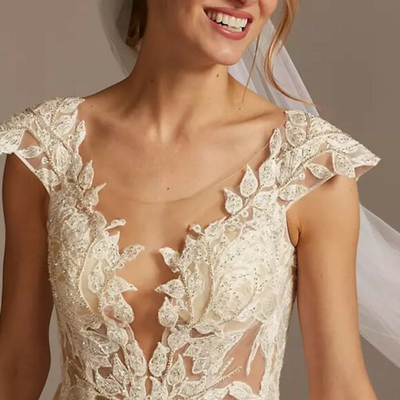 David’s Bridal Illusion Cap Sleeve Lace Wedding Dress Size 14 Ivory/Cashmere - Picture 6 of 16